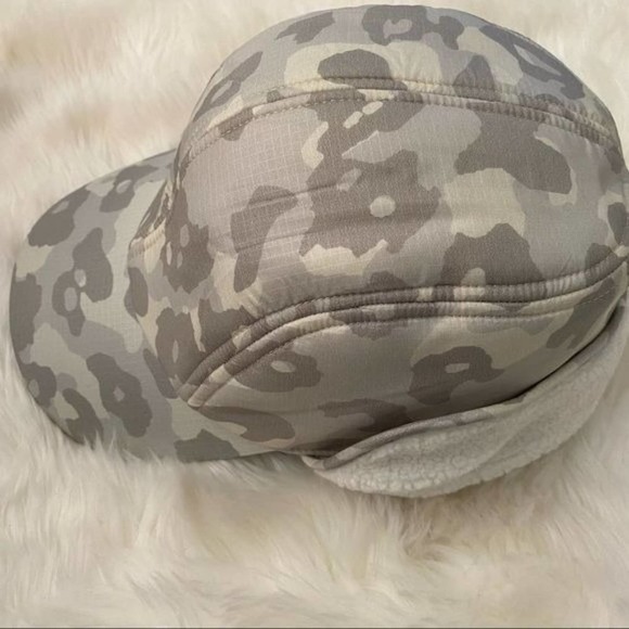 (50% OFF) NWT RAG & BONE Pilot Cap Grey Leopard Lined in Sherpa S/M MSRP $225 main image 6